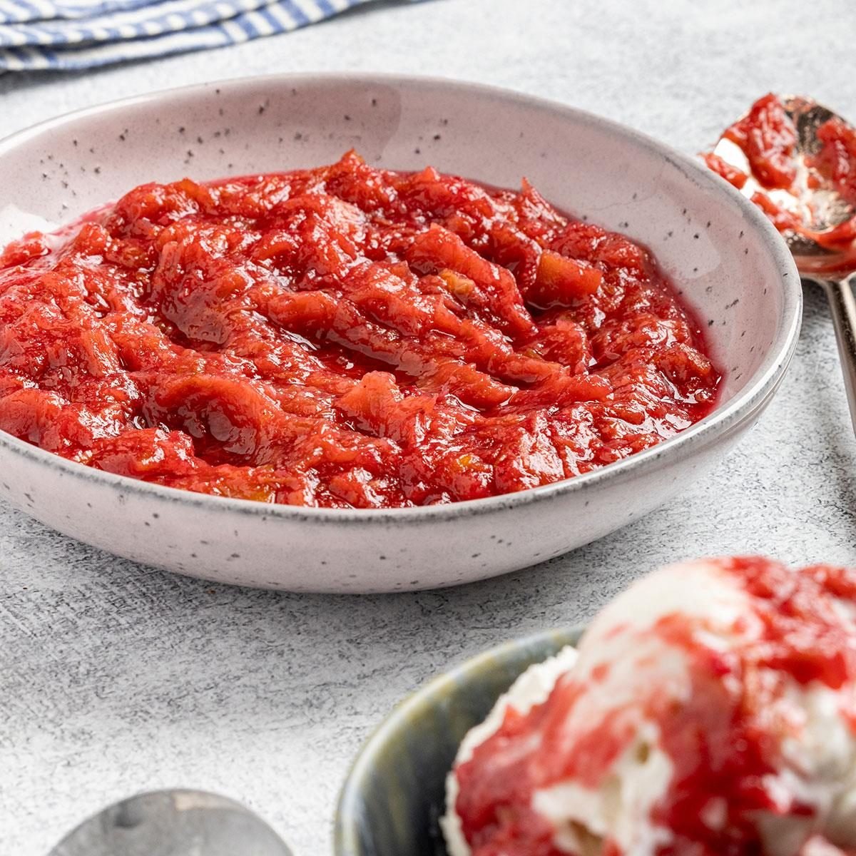 Easy Rhubarb-Sauce