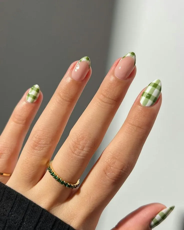 Pattern Almond Tips