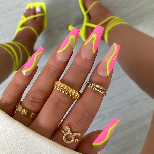 Beautiful Swirls Nails