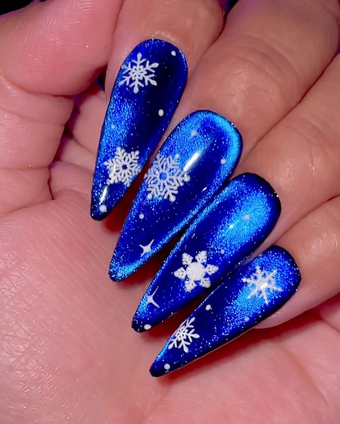 Winter Christmas Nails