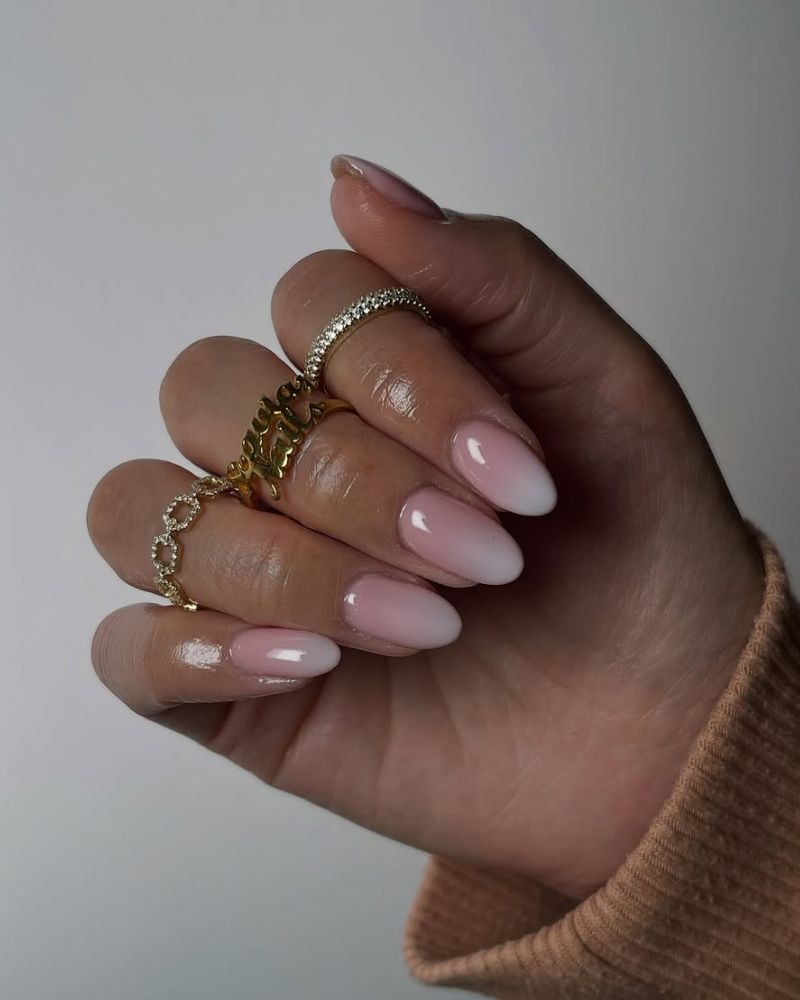 Classic Pink Ombre Nails That Always Look Elegant