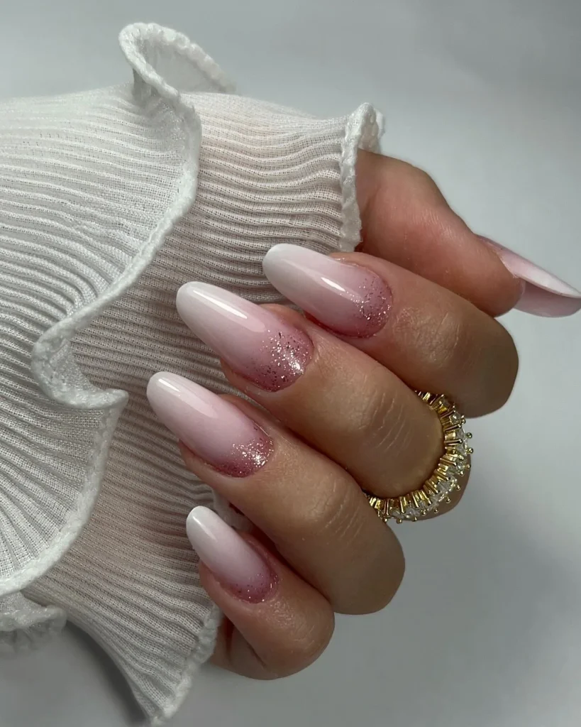 Glitter Ombre Nails That Add a Touch of Quiet Glam