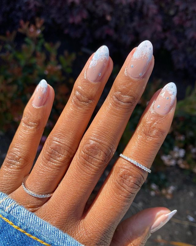 These Blue Ombre Nails Feel Soft and Elegant