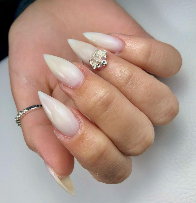 Milky Crystal Nails That Add a Touch of Luxury Instantly