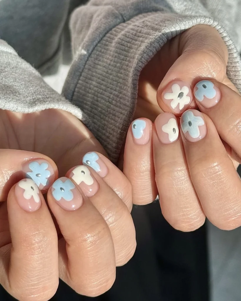 Cute Daisy Gel Nails