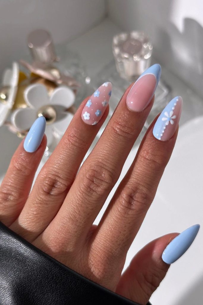 Delicate Blue Daisy Nails That Capture Soft Spring Romance