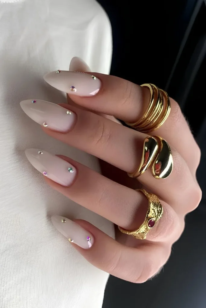 Minimal Glam Nails That Sparkle in the Most Elegant Way
