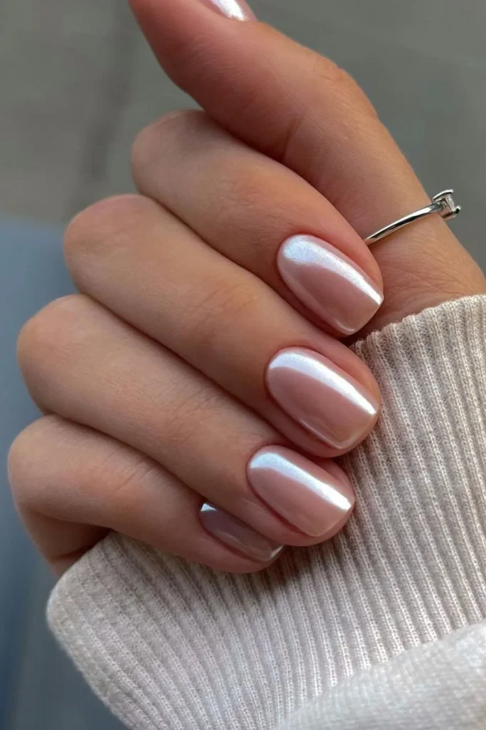 Soft Chrome Nails That Shine Elegantly