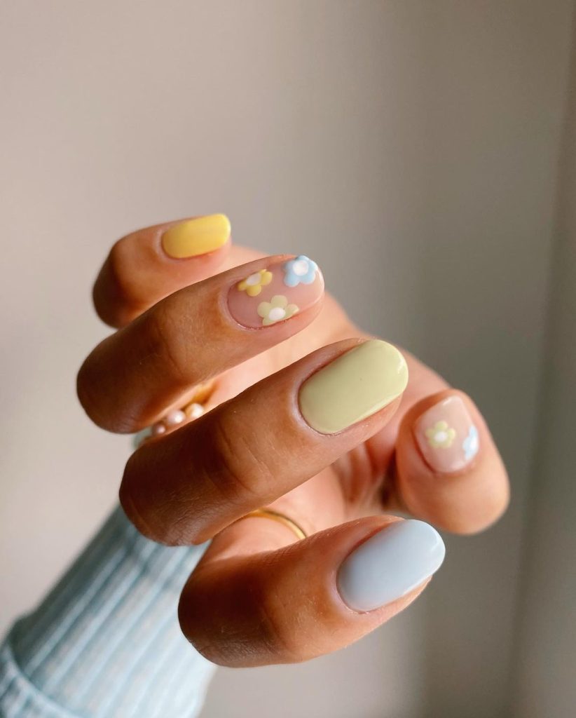 Tiny Floral Pastel Nails That Feel Fresh and Playful