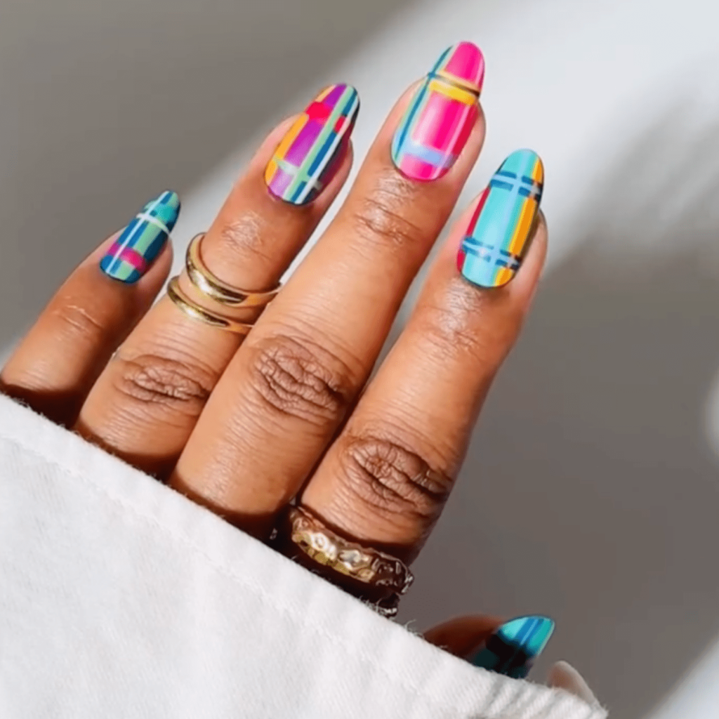 Checkered Pop Nails That Steal All the Attention