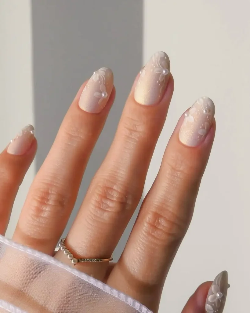 Pearl-Glazed Floral Nails Define Pure Spring Elegance