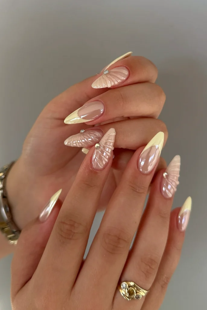 Golden Shell Glow That Elevates Classy Beach Nails