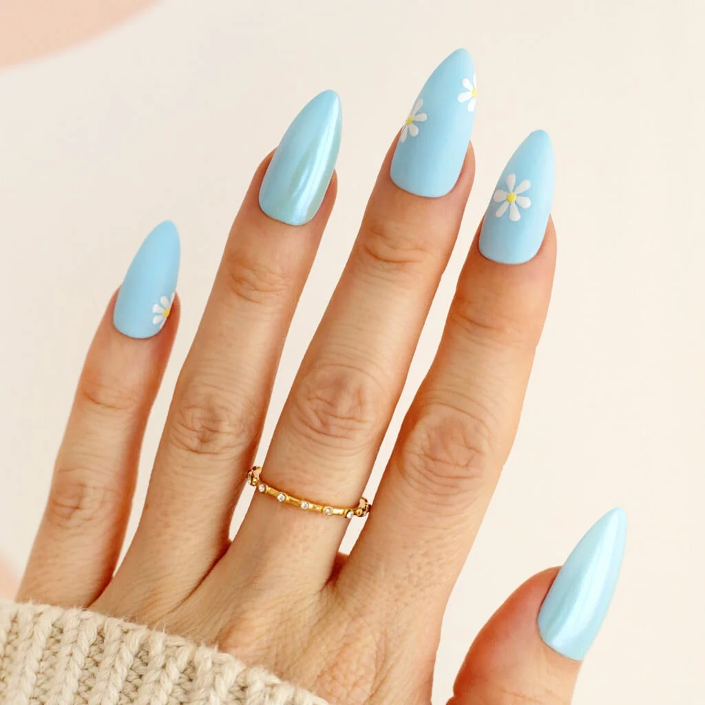 Soft Sky Daisy Nails That Feel Like Pure Spring Joy