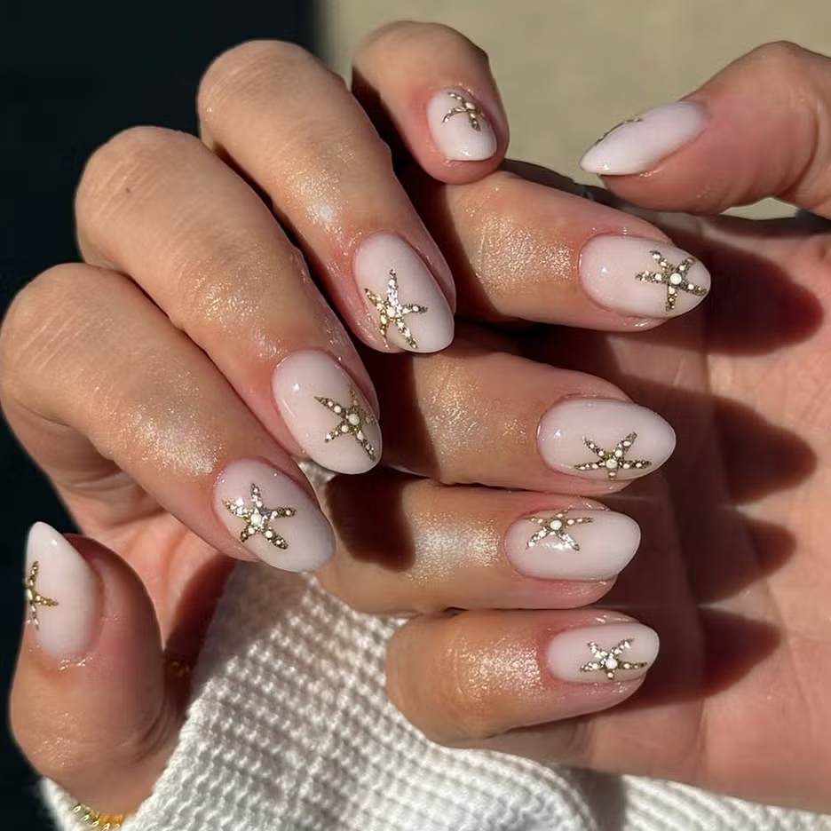 Effortless Coastal Chic Starts With These Classy Beach Nails