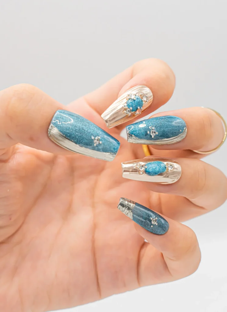 Metallic Ocean Nails Look Like Pure Luxury on Your Fingertips