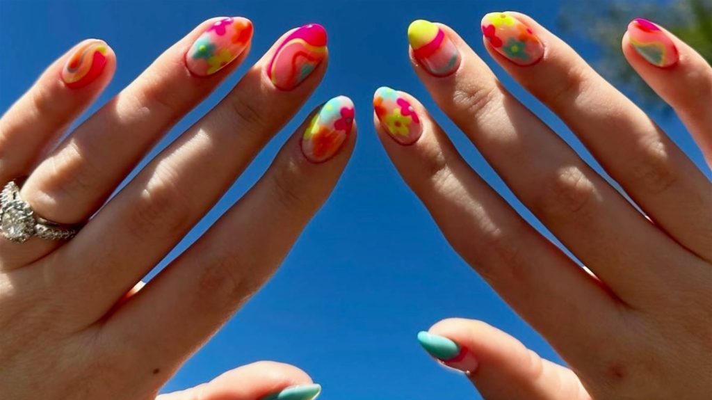 These Bright Swirl Nails Are Pure Summer Energy