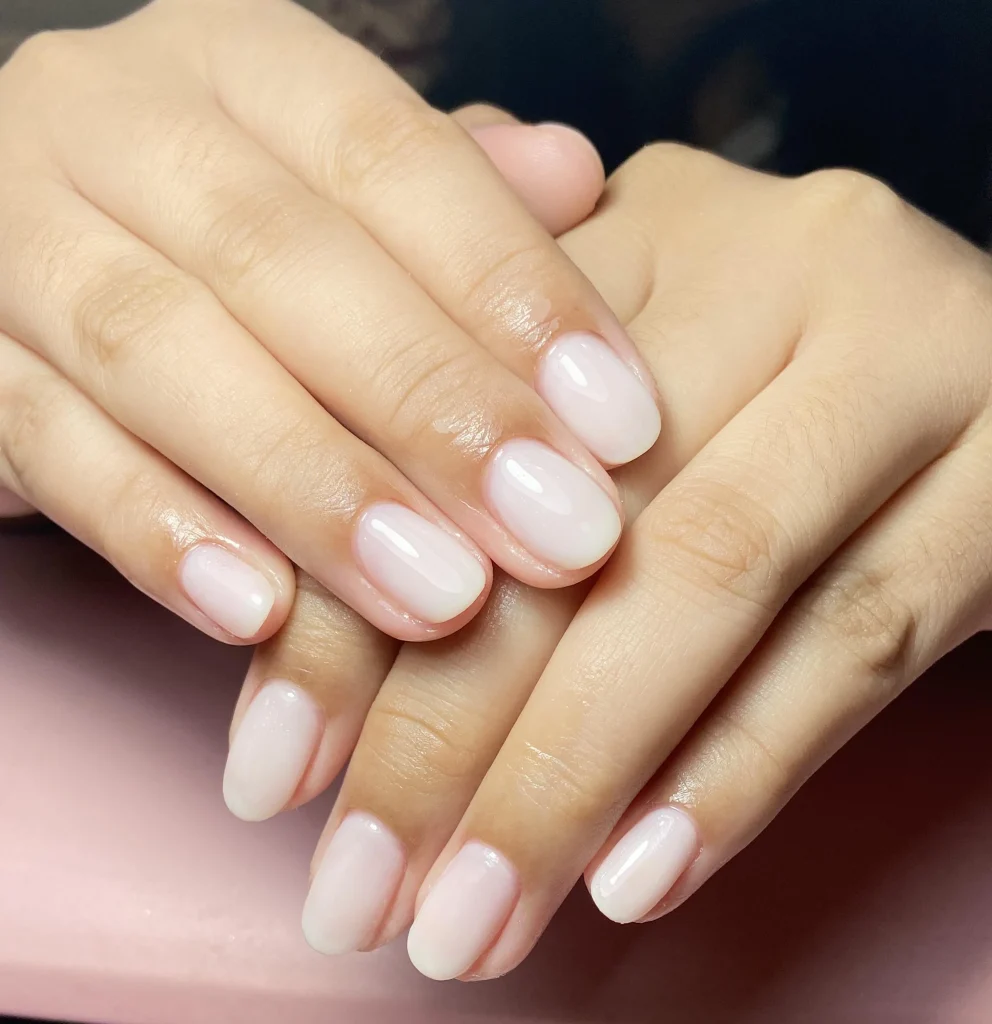 Short Milky Nails That Give a Soft, Polished Glow