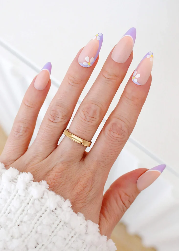 These Daisy French Tips Are Spring Goals