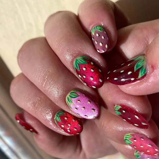 Juicy Strawberry Nails That Look Good Enough to Eat