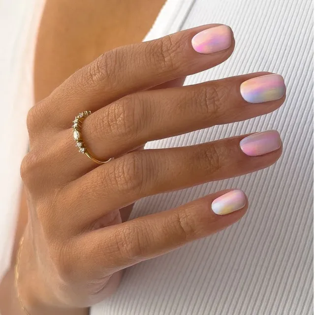 Iridescent Ombre Nails That Glow With Every Move